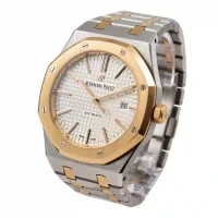 Yellow gold bezel of the AP Royal Oak Selfwinding Replica