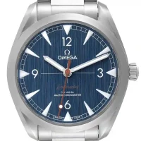 blue and numerals dial of the Omega Railmaster Replica