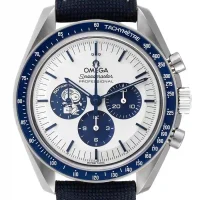 white and stick dial of the Omega Speedmaster Snoopy Replica