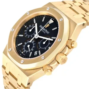 Yellow gold case of the watch