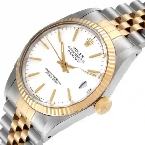 Yellow gold bezel of the watch