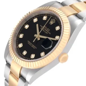 Yellow gold bezel of the watch