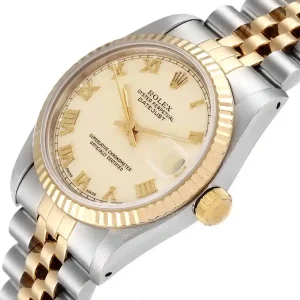 Yellow gold bezel of the watch