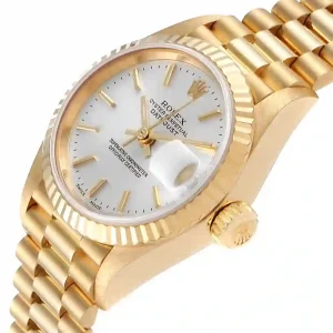 Yellow gold bezel of the watch