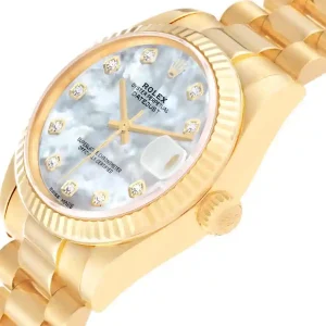 Yellow gold bezel of the watch